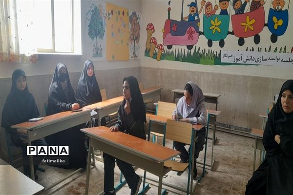 جلسه آموزشی خبرنویسی  ویژه دانش‌‌آموز‌خبرنگاران در شهرستان فیروزکوه