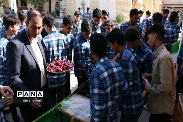 جشن میلاد حضرت نبی اکرم(ص) و امام جعفر صادق‌(ع) در دبیرستان شریعتی بوشهر