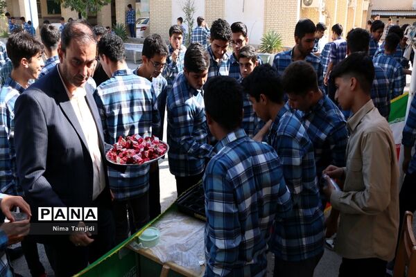 جشن میلاد حضرت نبی اکرم(ص) و امام جعفر صادق‌(ع) در دبیرستان شریعتی بوشهر