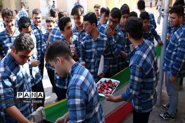 جشن میلاد حضرت نبی اکرم(ص) و امام جعفر صادق‌(ع) در دبیرستان شریعتی بوشهر