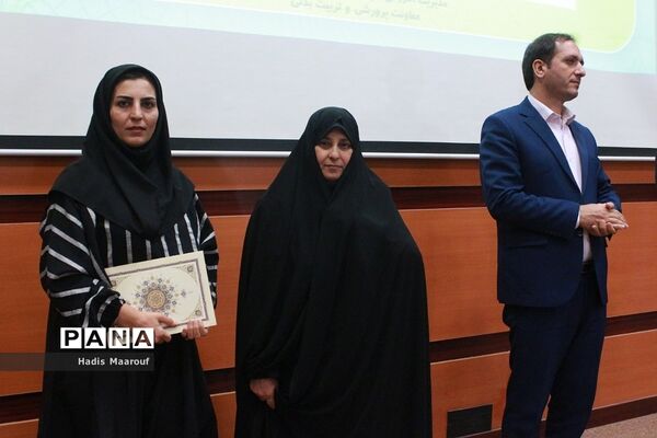آیین تجلیل از برگزیدگان طرح‌های کارشناسی مشاوره و مراقبت در برابر آسیب‌های اجتماعی