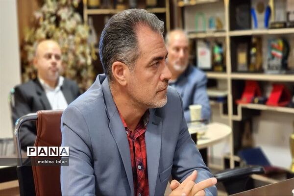 جلسه موسسان مدارس غیر دولتی  در ناحیه یک بهارستان