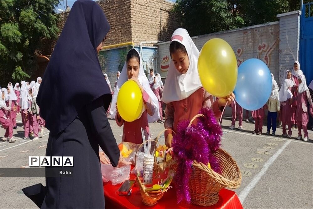 موضوع جشن جهانی روز کودک آموزشگاه شهید حسینی جوادآباد