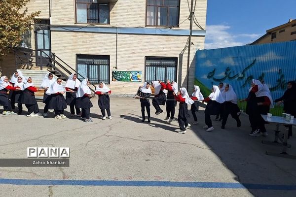 روز جهانی کودک در دبستان دخترانه سما ۲ رودهن