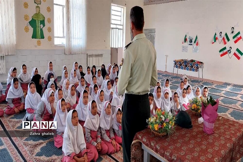 گرامیداشت هفته نیروی انتظامی با رویکرد آموزش و پیشگیری