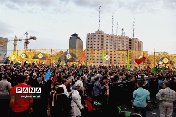 جشن بزرگ میلاد پیامبر اکرم (ص) در میدان ولیعصر تهران