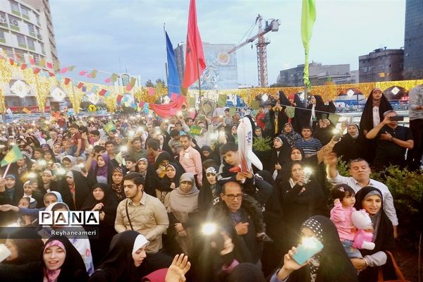 جشن بزرگ میلاد پیامبر اکرم (ص) در میدان ولیعصر تهران