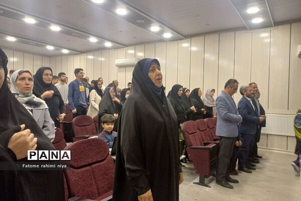 مراسم تقدیر از دانش‌آموزان برتر کشوری در رودهن