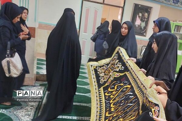 جشن هفته وحدت در دبیرستان نشاط ناحیه ۲ بهارستان‌
