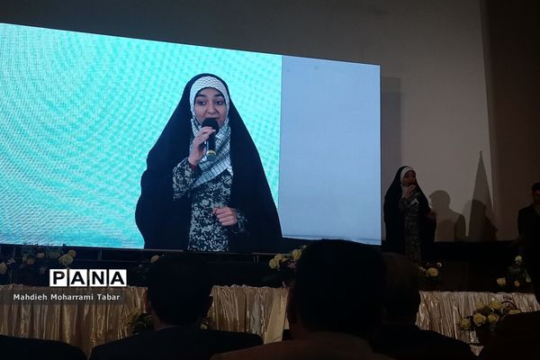 نشست صمیمانه استاندار فارس با مدیران مدارس استان