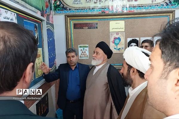 جشن دانش‌آموزی هفته وحدت در دبیرستان نمونه دولتی شهدای علم و فناوری