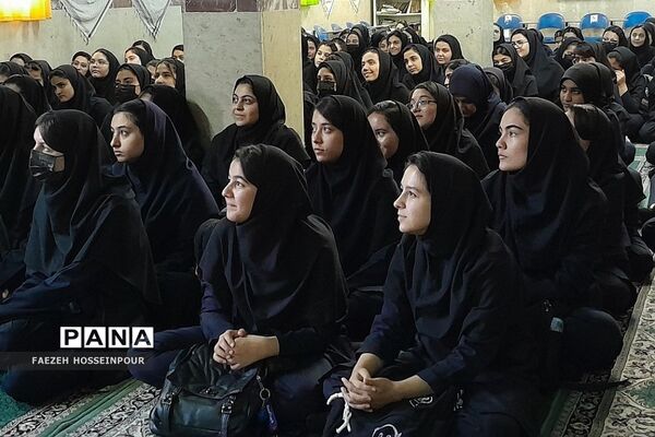 برگزاری همایش انگیزشی «بهترین خودت باش» ویژه دانش‌آموزان کنکوری در دبیرستان حکمت