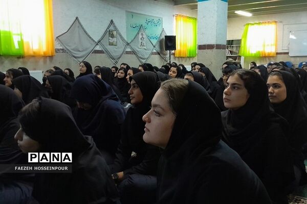 برگزاری همایش انگیزشی «بهترین خودت باش» ویژه دانش‌آموزان کنکوری در دبیرستان حکمت