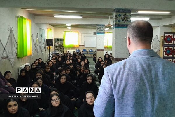 برگزاری همایش انگیزشی «بهترین خودت باش» ویژه دانش‌آموزان کنکوری در دبیرستان حکمت