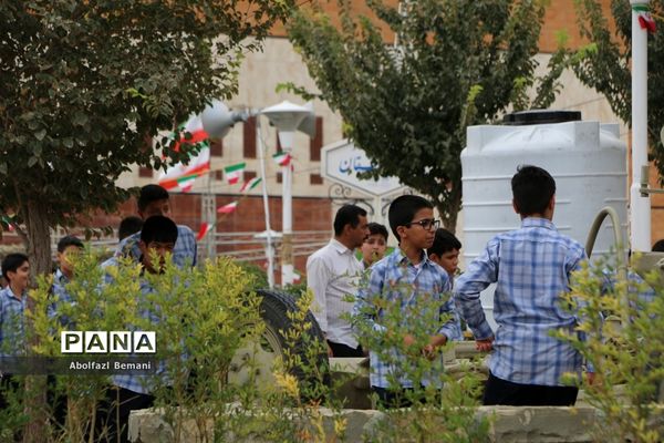 بازدید گروه‌های دانش‌آموزی از موزه دفاع مقدس قم