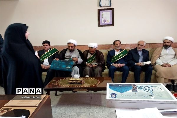 حضور پرچم متبرک مسجد مقدس جمکران در دبیرستان حضرت مریم