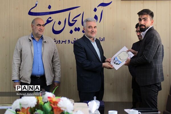 دیدار نمایندگان مجلس دانش‌آموزی با مدیرکل آموزش و پرورش آذربایجان غربی