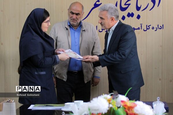 دیدار نمایندگان مجلس دانش‌آموزی با مدیرکل آموزش و پرورش آذربایجان غربی