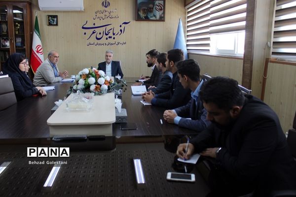 دیدار نمایندگان مجلس دانش‌آموزی با مدیرکل آموزش و پرورش آذربایجان غربی