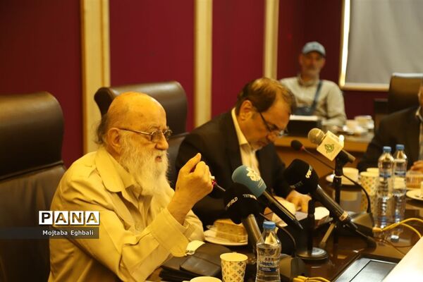 دیدار رئیس شورای شهر اسلامی شهر تهران با مهمانان اجلاس یادواره محمد الدوره