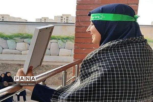 حضور خانواده‌‌ شهید نادر فهندژ سعدی در مدرسه شهدای مدافعان سلام پرند