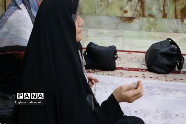 قرائت دعای کمیل در امامزاده بی‌بی سکینه صفادشت