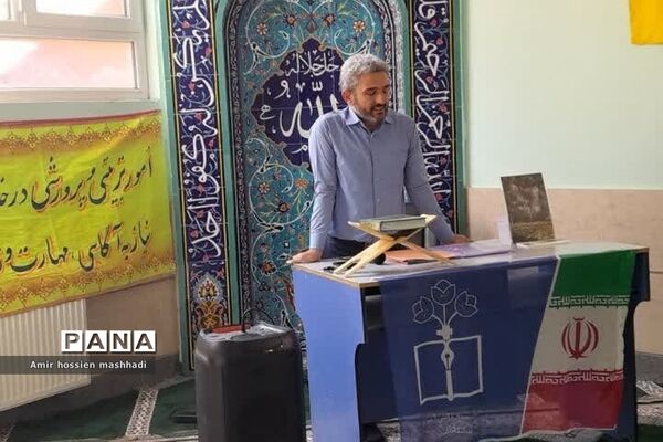 برگزاری جلسه انجمن اولیا و مربیان در دبیرستان ابن‌سینا رودهن