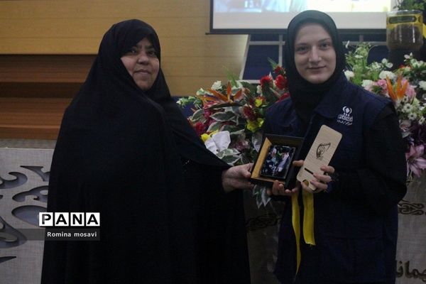 همایش تحلیف حکم مسئولان انجمن‌های اسلامی دانش‌آموزان مدارس دخترانه تبریز