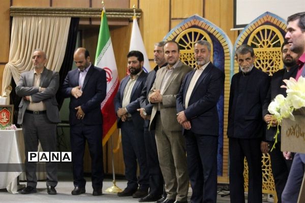 مراسم تجلیل از برگزیدگان چهل و یکمین دوره مسابقات قرآن، عترت و نماز دانش‌آموزان شهرستان کاشان