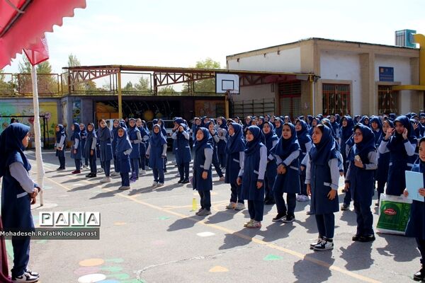 برگزاری جشن عاطفه‌ها در دبستان دوره دوم ۲۲ بهمن