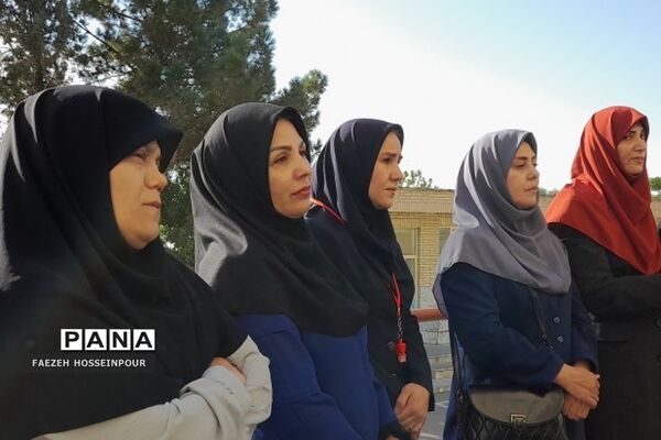 زیارت پرچم حرم حضرت زینب(س) در دبیرستان حکمت بهارستان 2