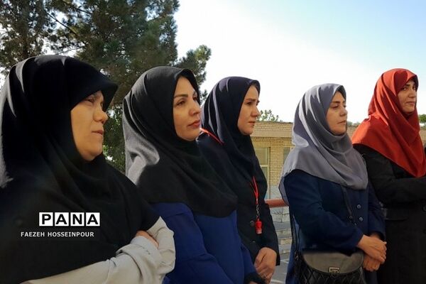 زیارت پرچم حرم حضرت زینب(س) در دبیرستان حکمت بهارستان 2