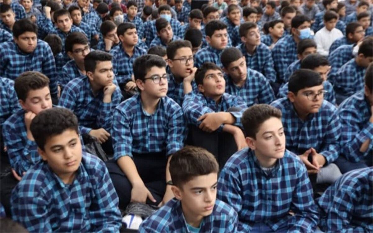 مراسم افتتاحیه برنامه نماز جماعت در واحدهای آموزشی اسلامشهر/فیلم