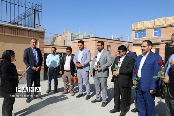 آیین افتتاح دبیرستان دخترانه خیرساز فاطمه سادات حسینی در روستای فرخد منطقه تبادکان