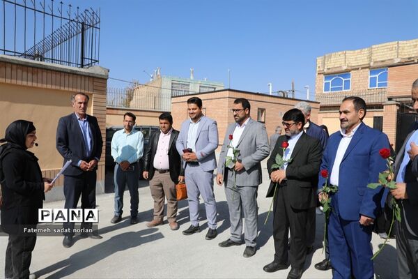 آیین افتتاح دبیرستان دخترانه خیرساز فاطمه سادات حسینی در روستای فرخد منطقه تبادکان