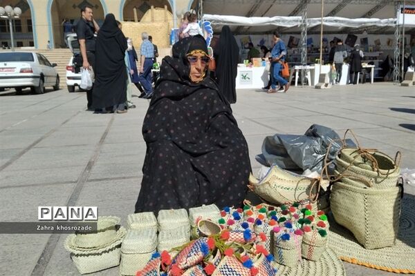 برگزاری نمایشگاه صنایع‌دستی و محصولات روستایی و عشایری در مصلی امام خمینی (ره)