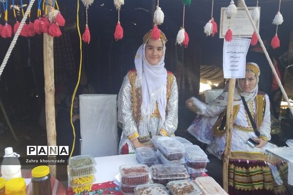 برگزاری نمایشگاه صنایع‌دستی و محصولات روستایی و عشایری در مصلی امام خمینی (ره)