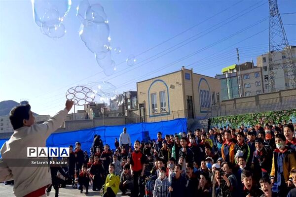 مراسم روزجهانی کودک در دبستان پسرانه حاج تقی احدیان