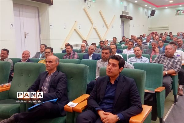 اولین جلسه انجمن اولیا و مربیان دبیرستان نمونه آیت الله خامنه‌ای کاشمر