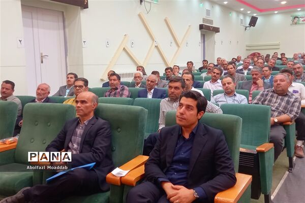 اولین جلسه انجمن اولیا و مربیان دبیرستان نمونه آیت الله خامنه‌ای کاشمر