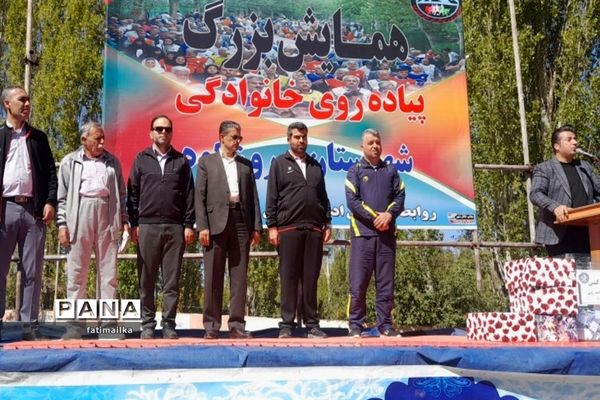 برگزاری همایش بزرگ پیاده‌روی خانوادگی در شهرستان‌فیروزکوه