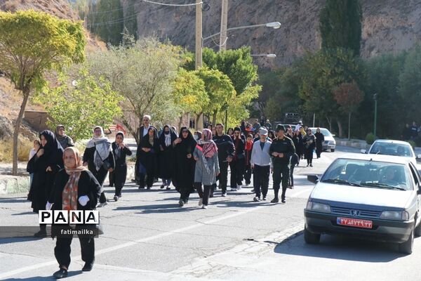 برگزاری همایش بزرگ پیاده‌روی خانوادگی در شهرستان‌فیروزکوه