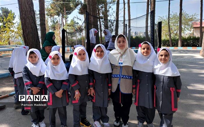 برگزاری برنامه‌‌های شادی‌آفرین با شعار "کودکی بهتر ، زندگی بهتر" در اردوگاه استانی شهید منتظری شهریار/فیلم