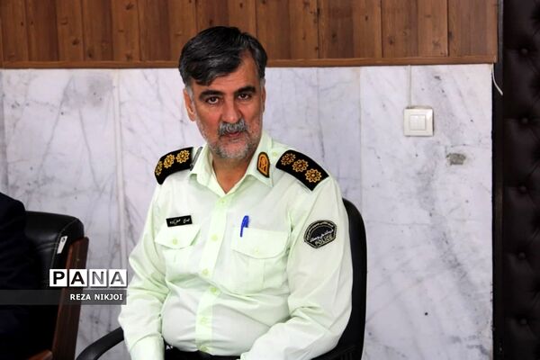 دیدار دانش‌آموزان با نیروی انتظامی شهرستان‌بهارستان