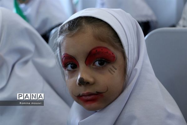 زنگ غنچه‌ها در تبریز