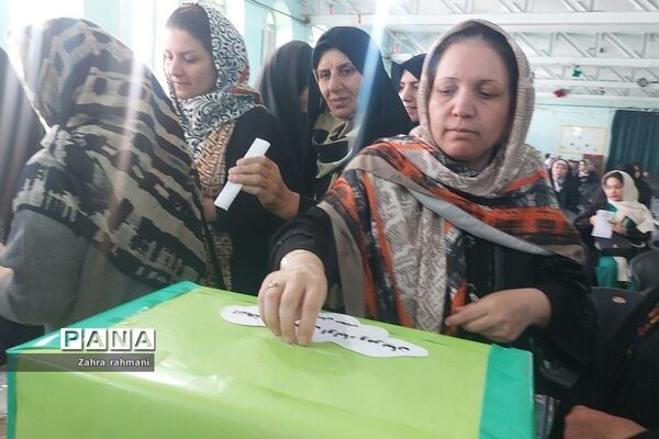جلسه اولیا و مربیان در دبیرستان حجاب ناحیه ‌یک شهرری