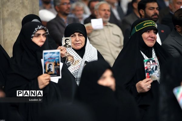 دیدار دست‌اندرکاران کنگره ملی شهدای همدان با مقام معظم رهبری