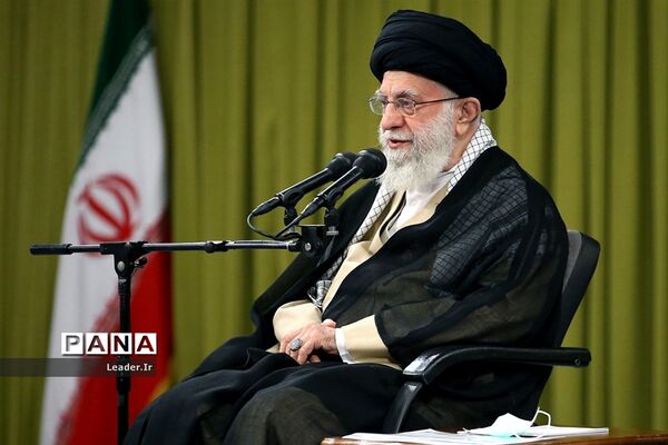 دیدار دست‌اندرکاران کنگره ملی شهدای همدان با مقام معظم رهبری