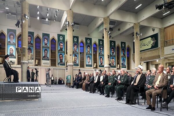 دیدار دست‌اندرکاران کنگره ملی شهدای همدان با مقام معظم رهبری