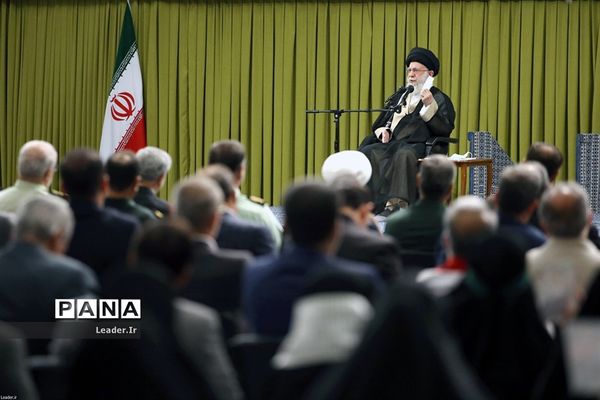 دیدار دست‌اندرکاران کنگره ملی شهدای همدان با مقام معظم رهبری